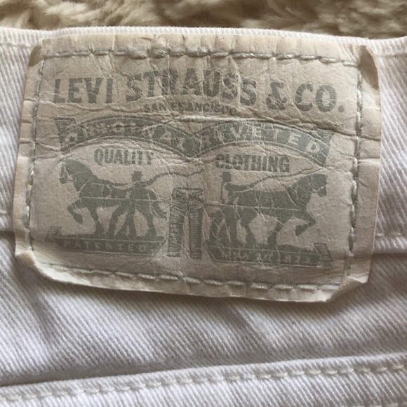 White Levi Skinny Ankle jean - Picture 2 of 9